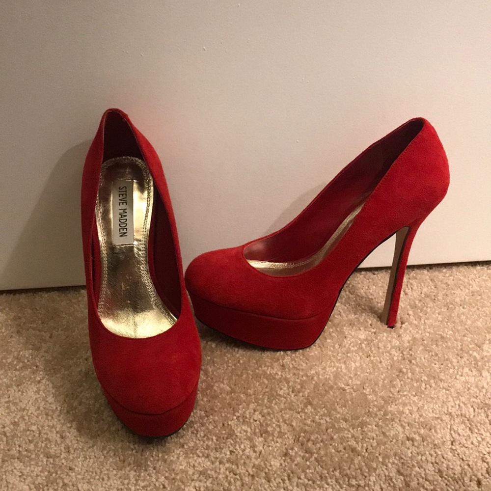 Red suede Steve Madden platform pumps